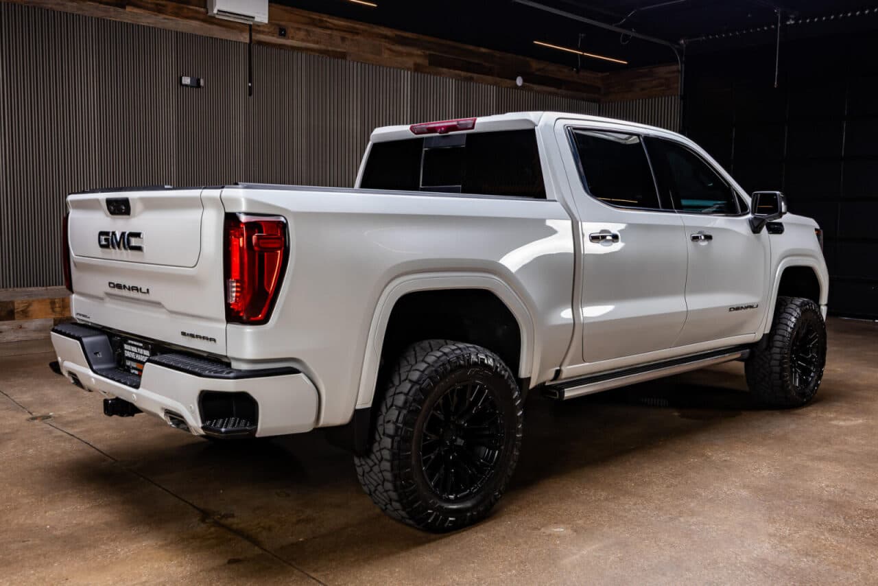 2024 GMC Sierra 1500 Denali Ultimate — photo 8 of 40