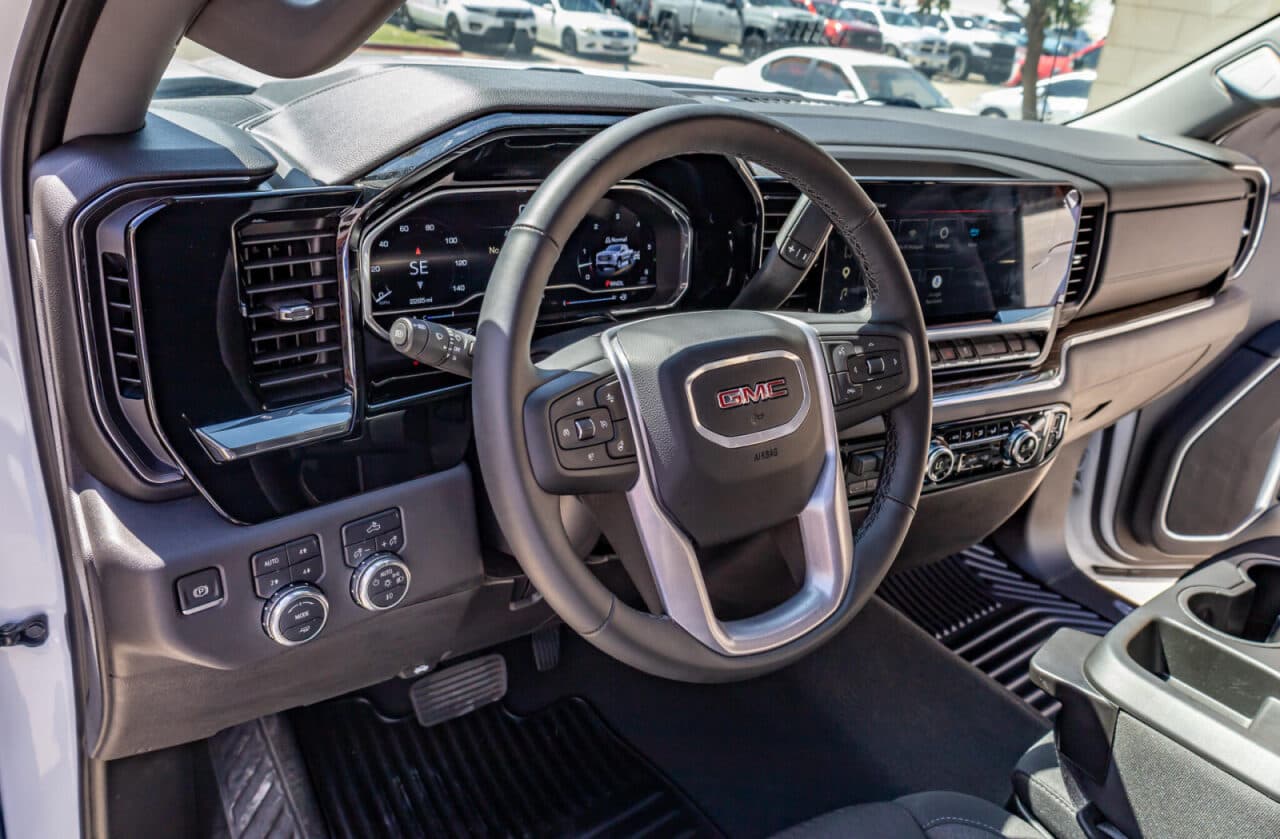 2025 GMC Sierra 1500 Elevation — photo 11 of 35
