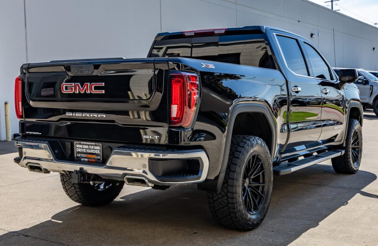 2025 GMC Sierra 1500 SLT — photo 8 of 40