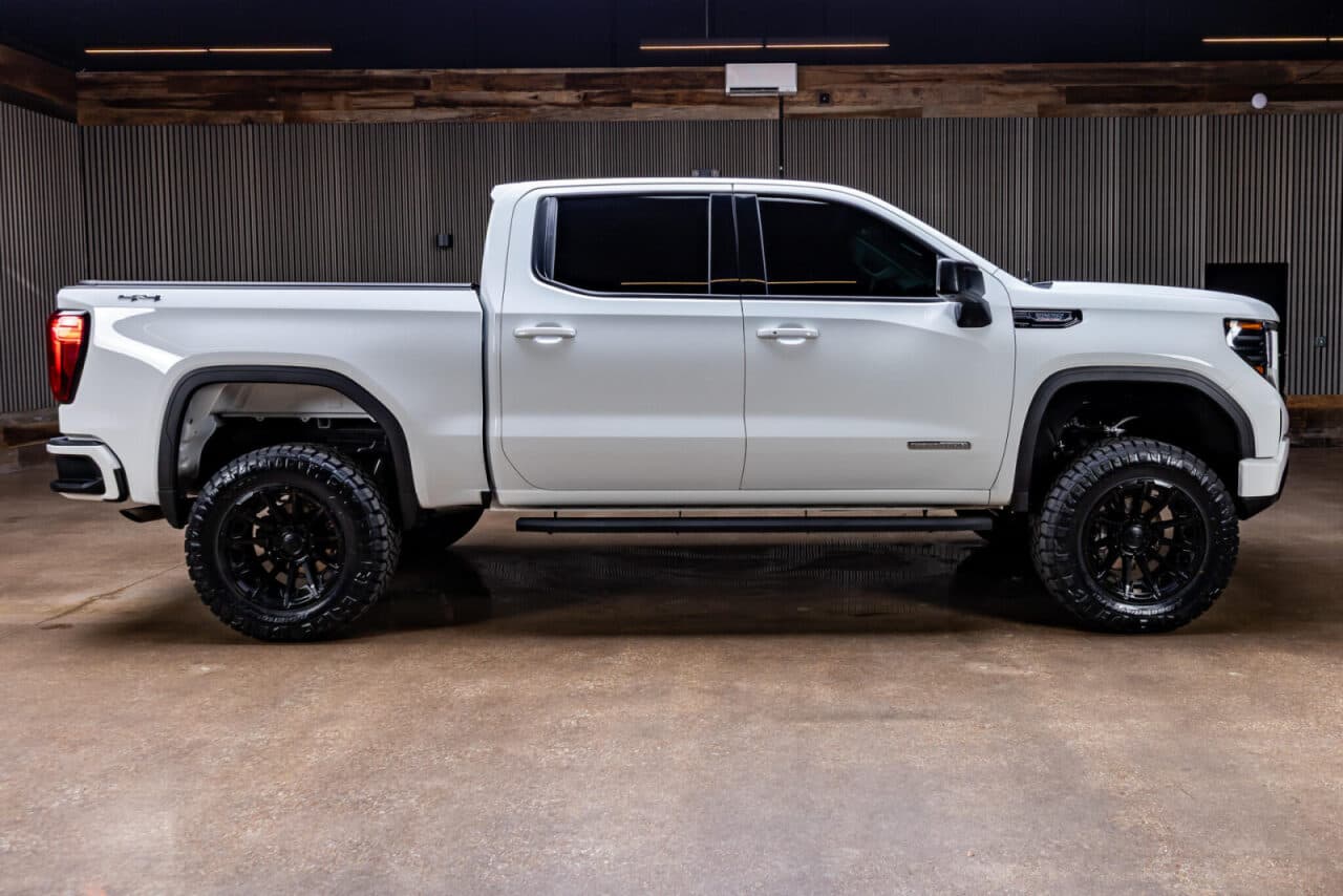 2026 GMC Sierra 1500 Elevation — photo 9 of 36