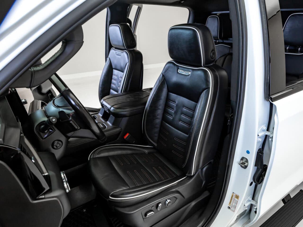 2023 GMC Sierra 1500 AT4X — photo 25 of 37