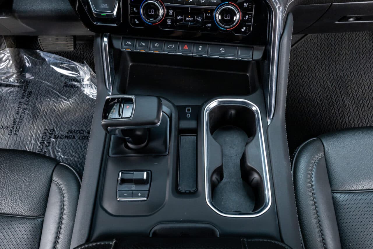 2025 GMC Sierra 1500 Denali — photo 25 of 39