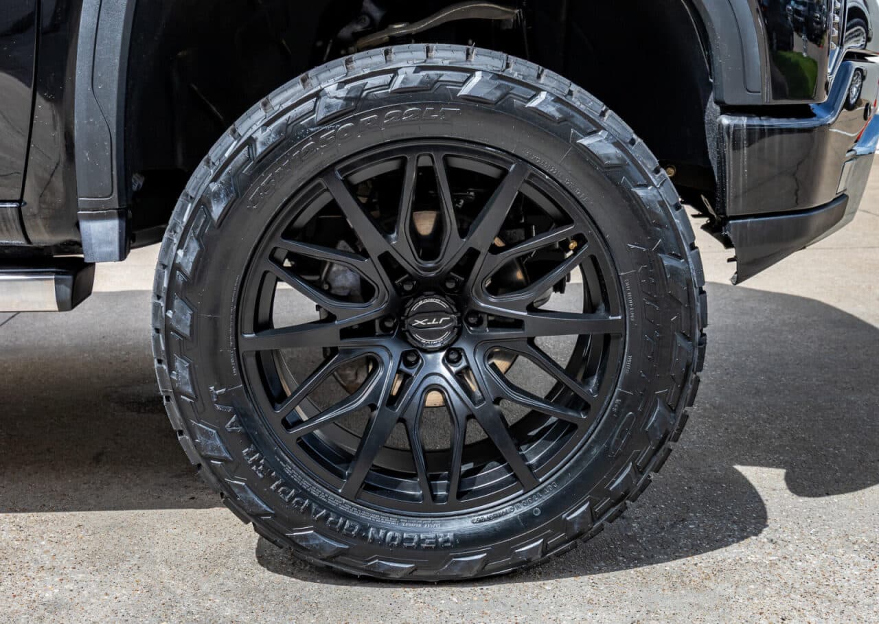 2025 GMC Sierra 1500 Denali Ultimate — photo 10 of 40