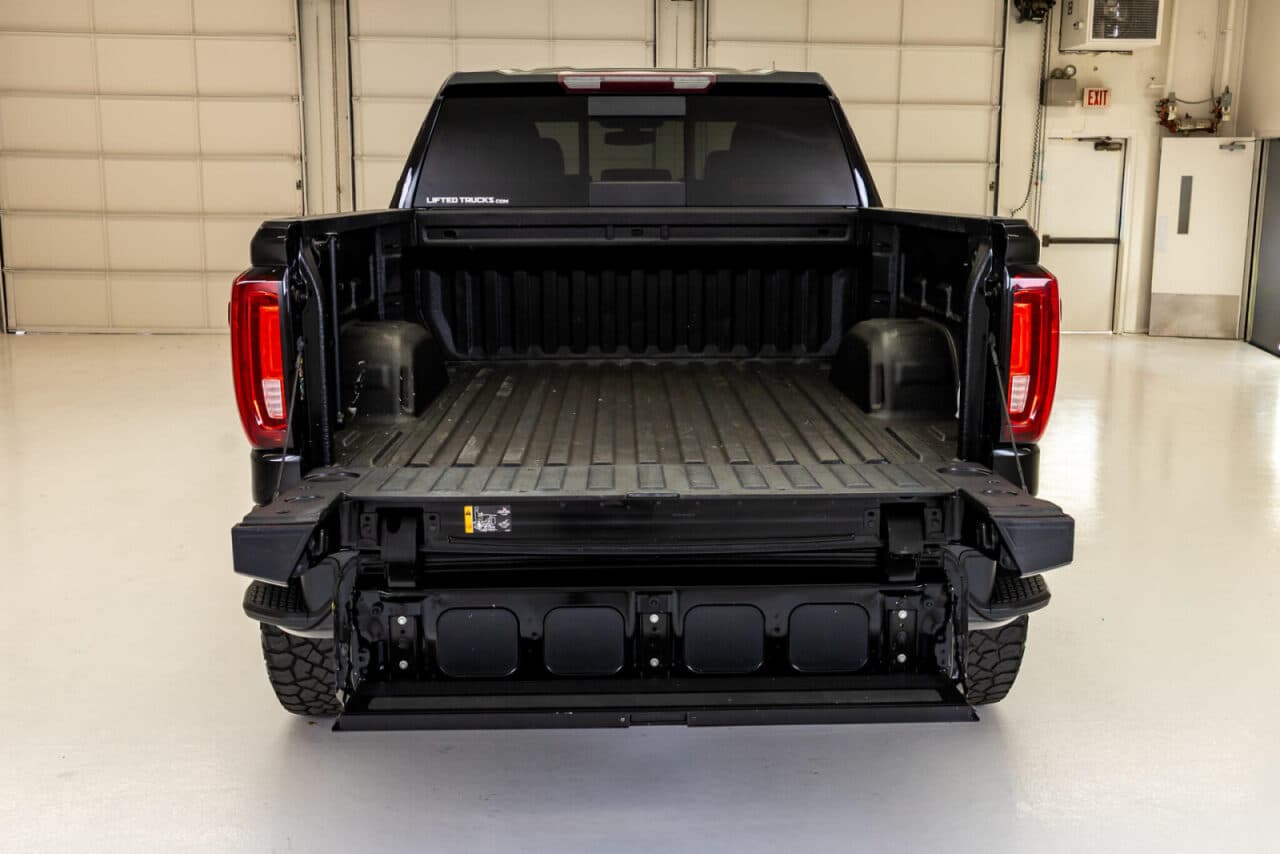 2022 GMC Sierra 1500 Limited SLT — photo 7 of 37