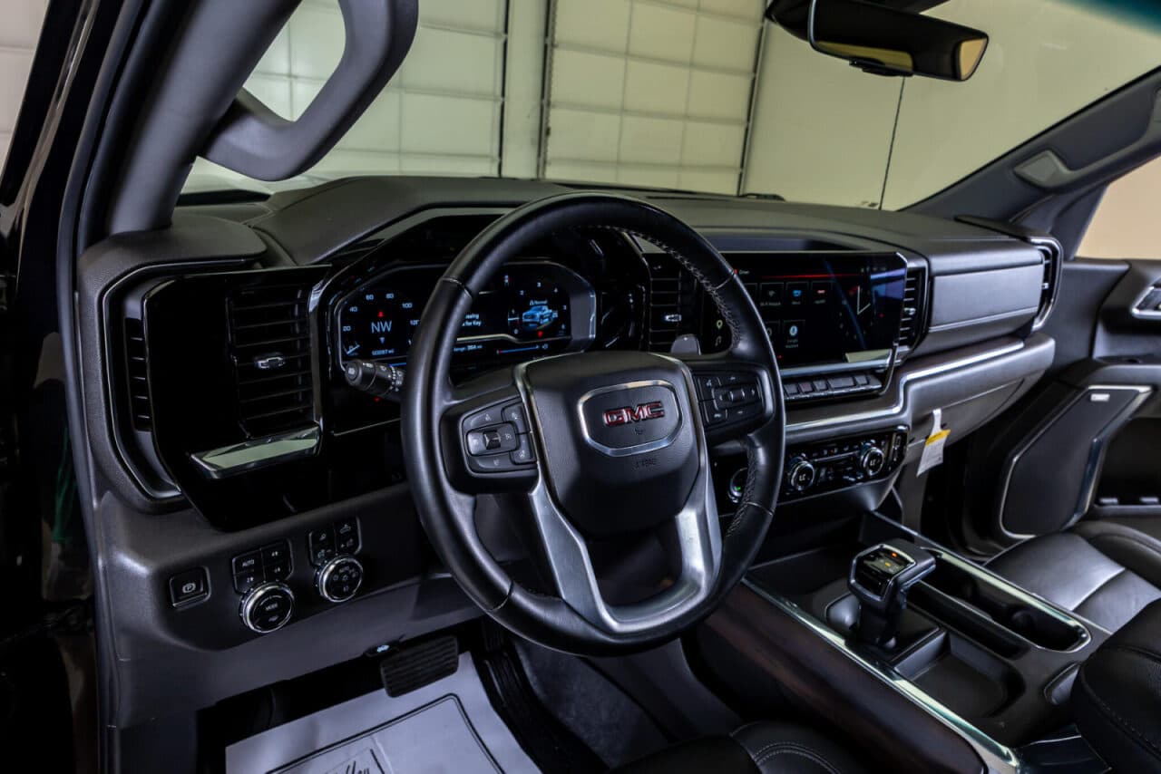 2023 GMC Sierra 1500 SLT — photo 12 of 36