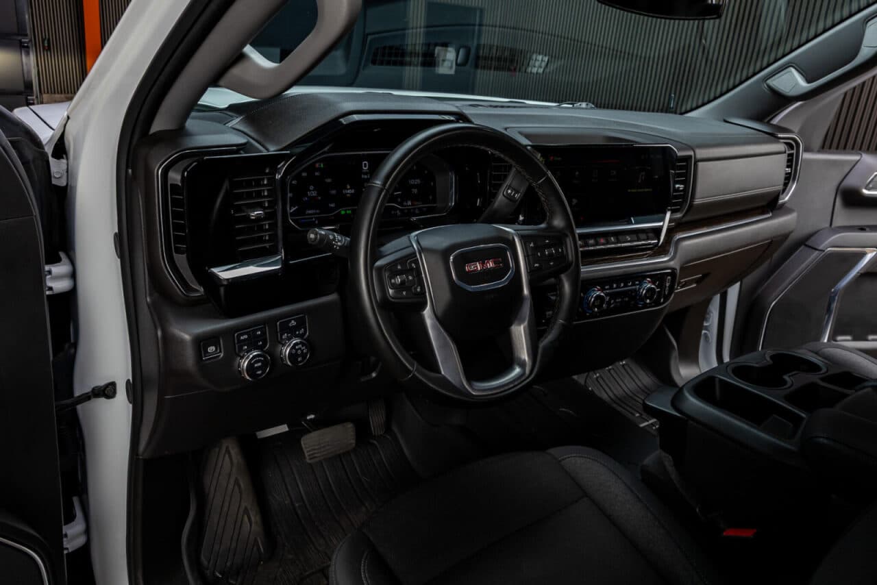 2024 GMC Sierra 1500 Elevation — photo 11 of 35