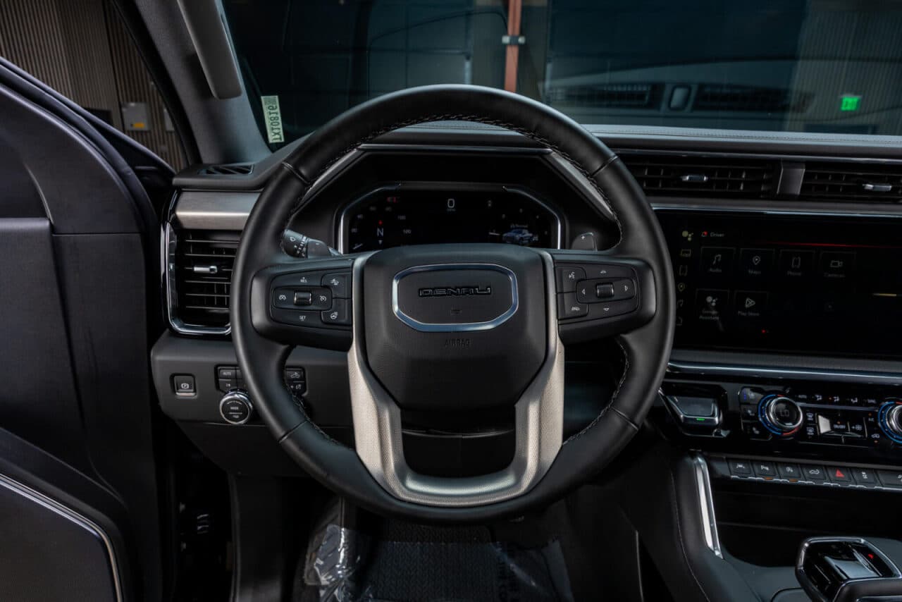 2026 GMC Sierra 1500 Denali — photo 17 of 38