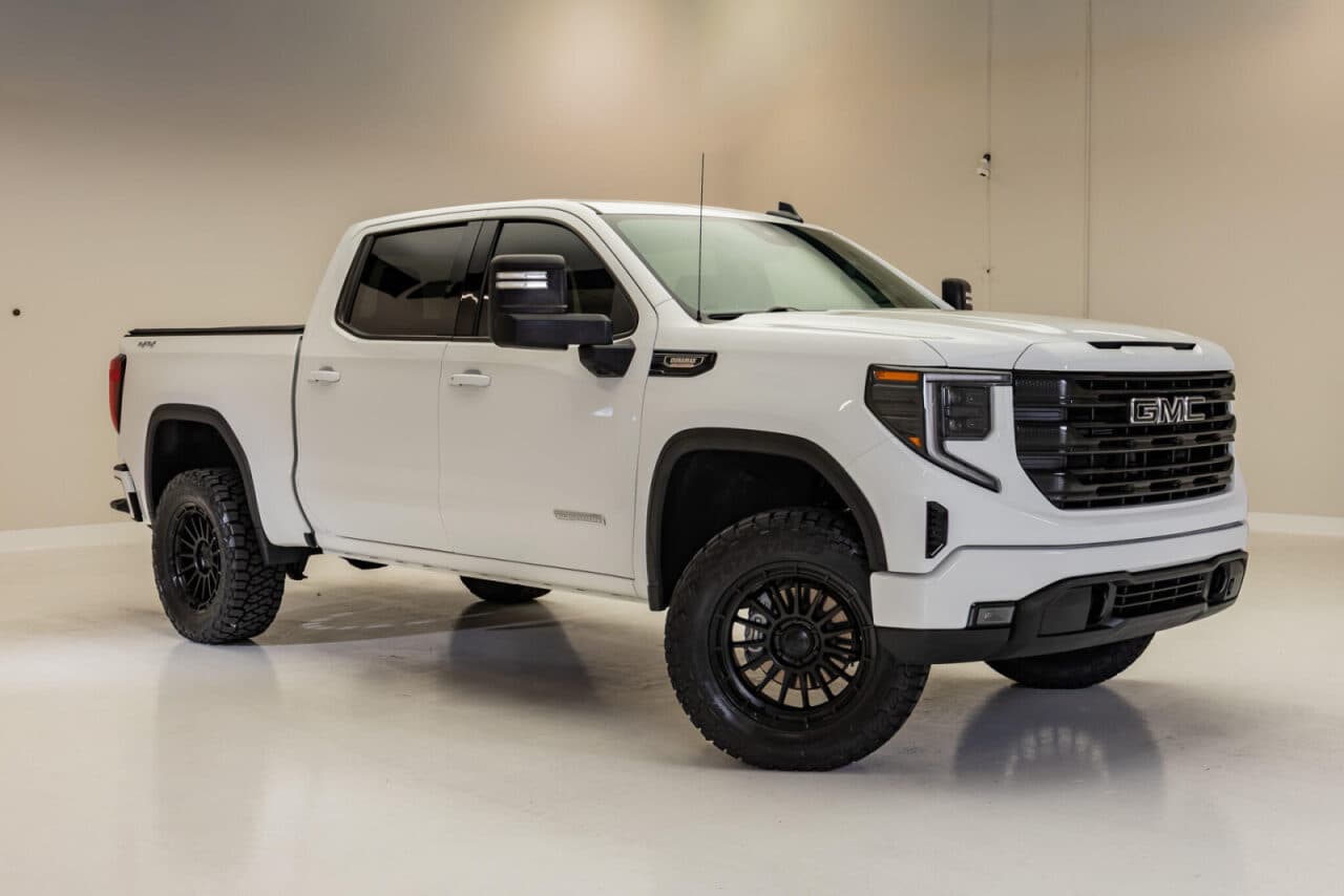 2024 GMC Sierra 1500 Elevation — photo 1 of 38