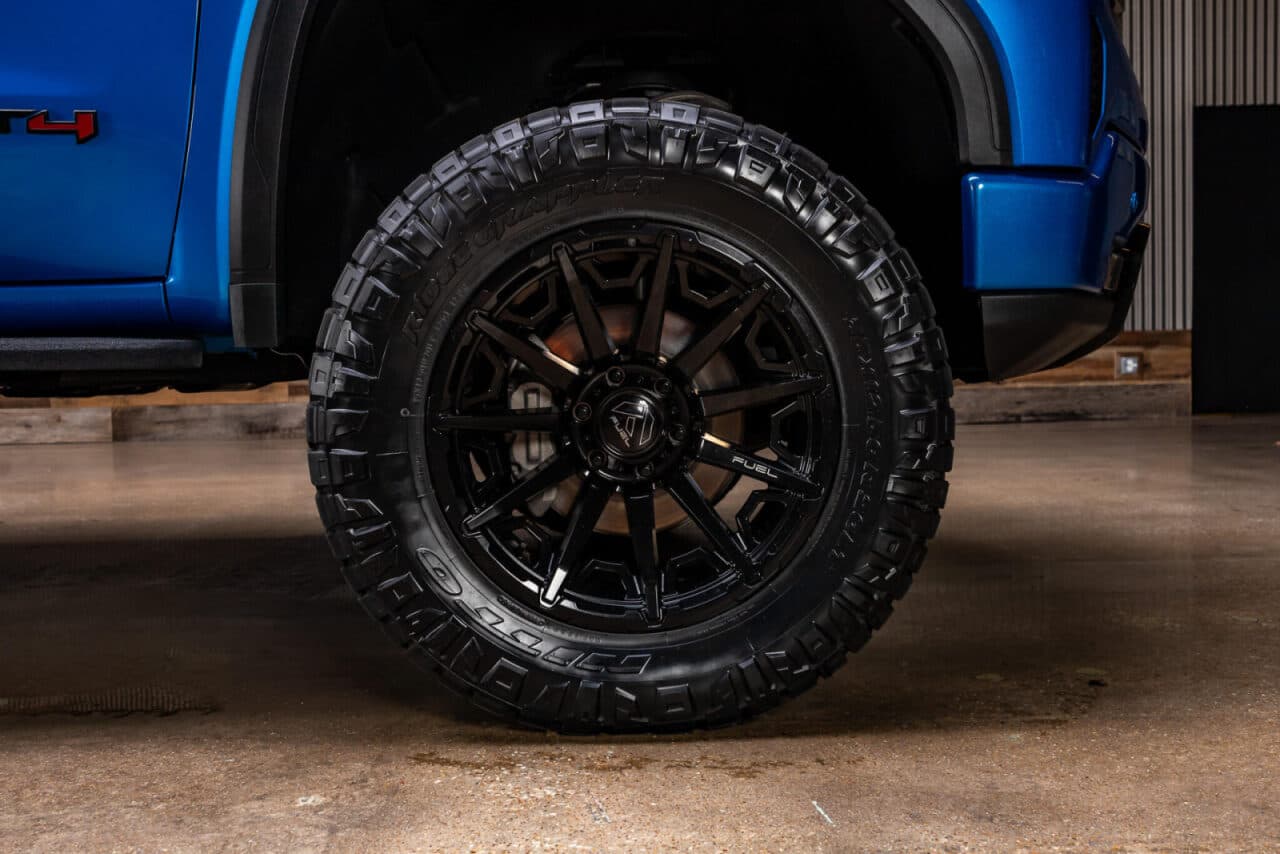 2023 GMC Sierra 1500 AT4 — photo 10 of 38