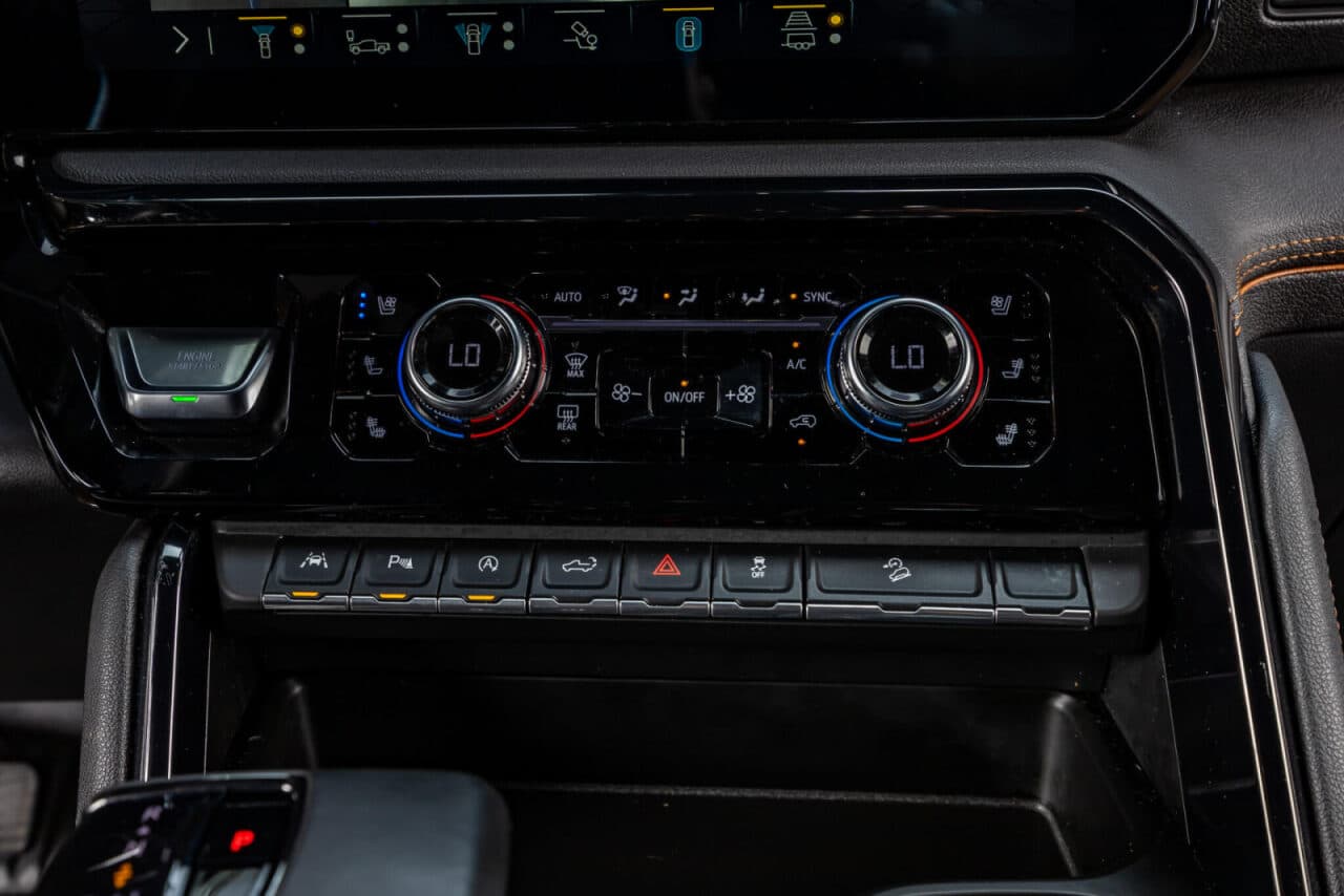 2023 GMC Sierra 1500 AT4 — photo 25 of 38