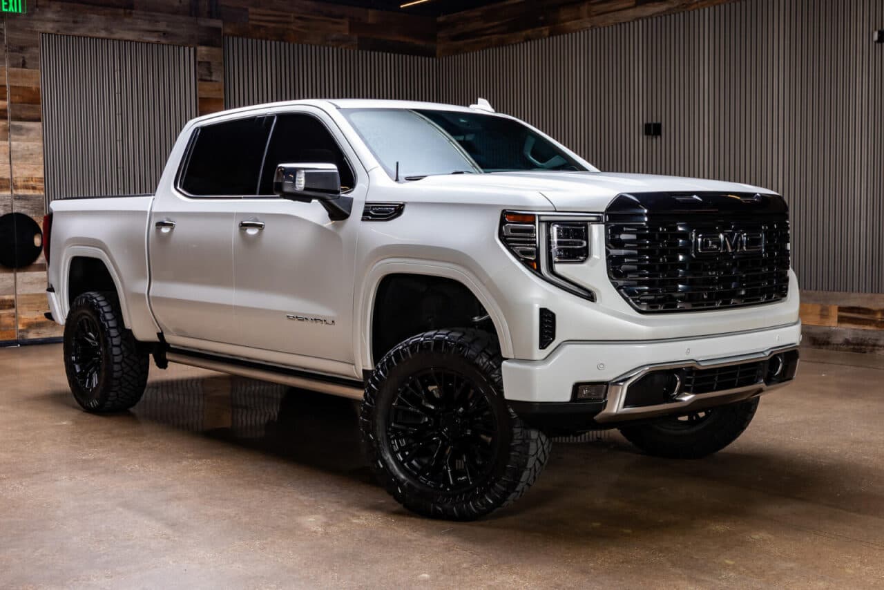 2024 GMC Sierra 1500 Denali Ultimate — photo 1 of 40