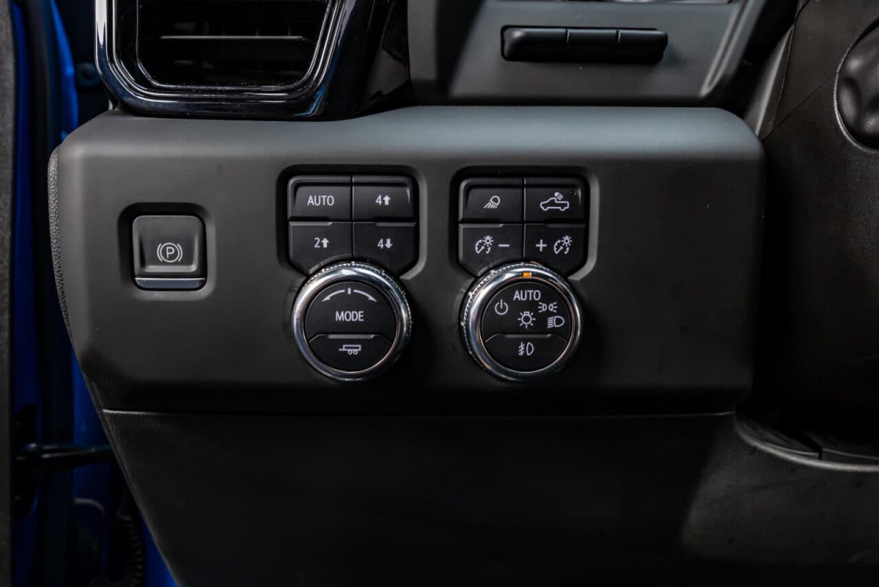 2023 GMC Sierra 1500 AT4 — photo 20 of 38