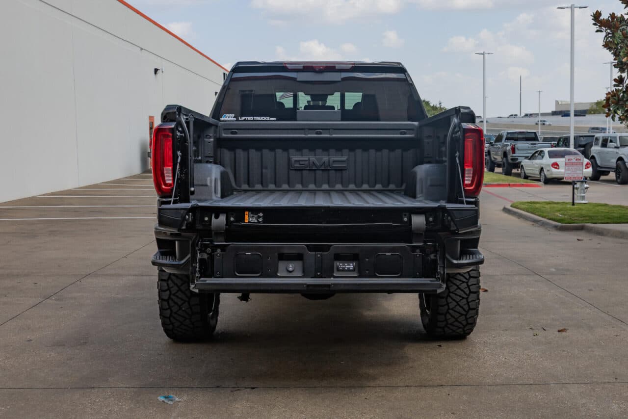 2025 GMC Sierra 1500 AT4X — photo 7 of 39
