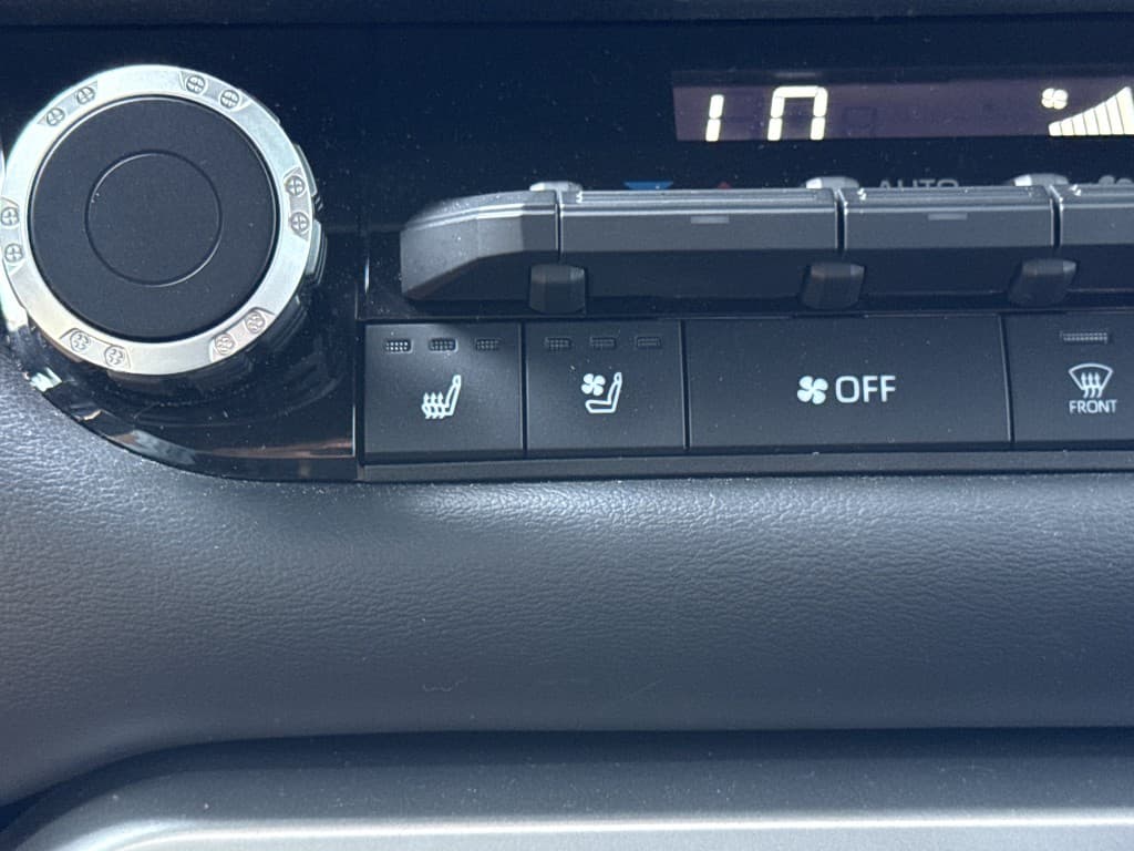 2024 Toyota Tundra Platinum Hybrid 4WD — photo 13 of 18