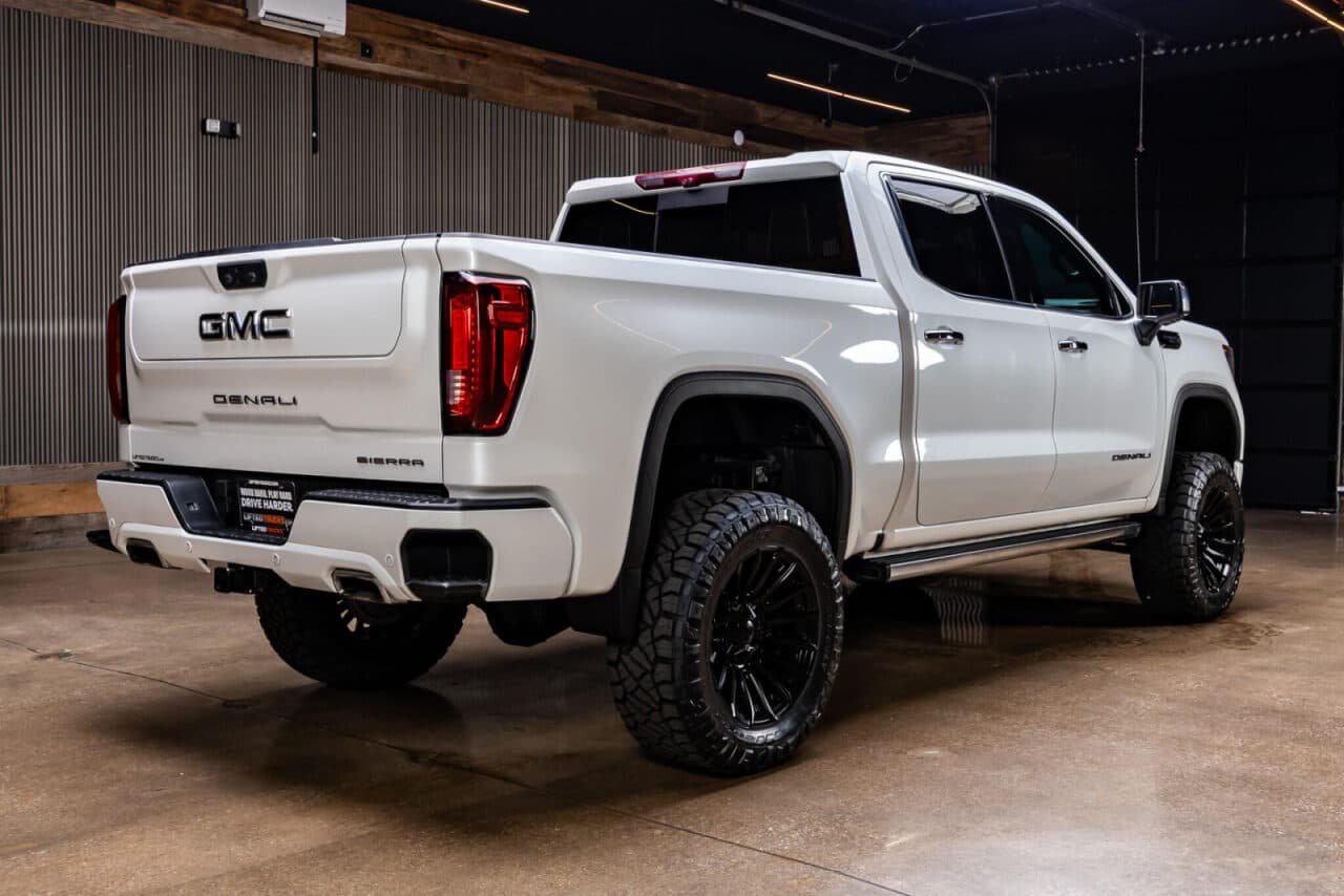 2024 GMC Sierra 1500 Denali Ultimate — photo 8 of 40