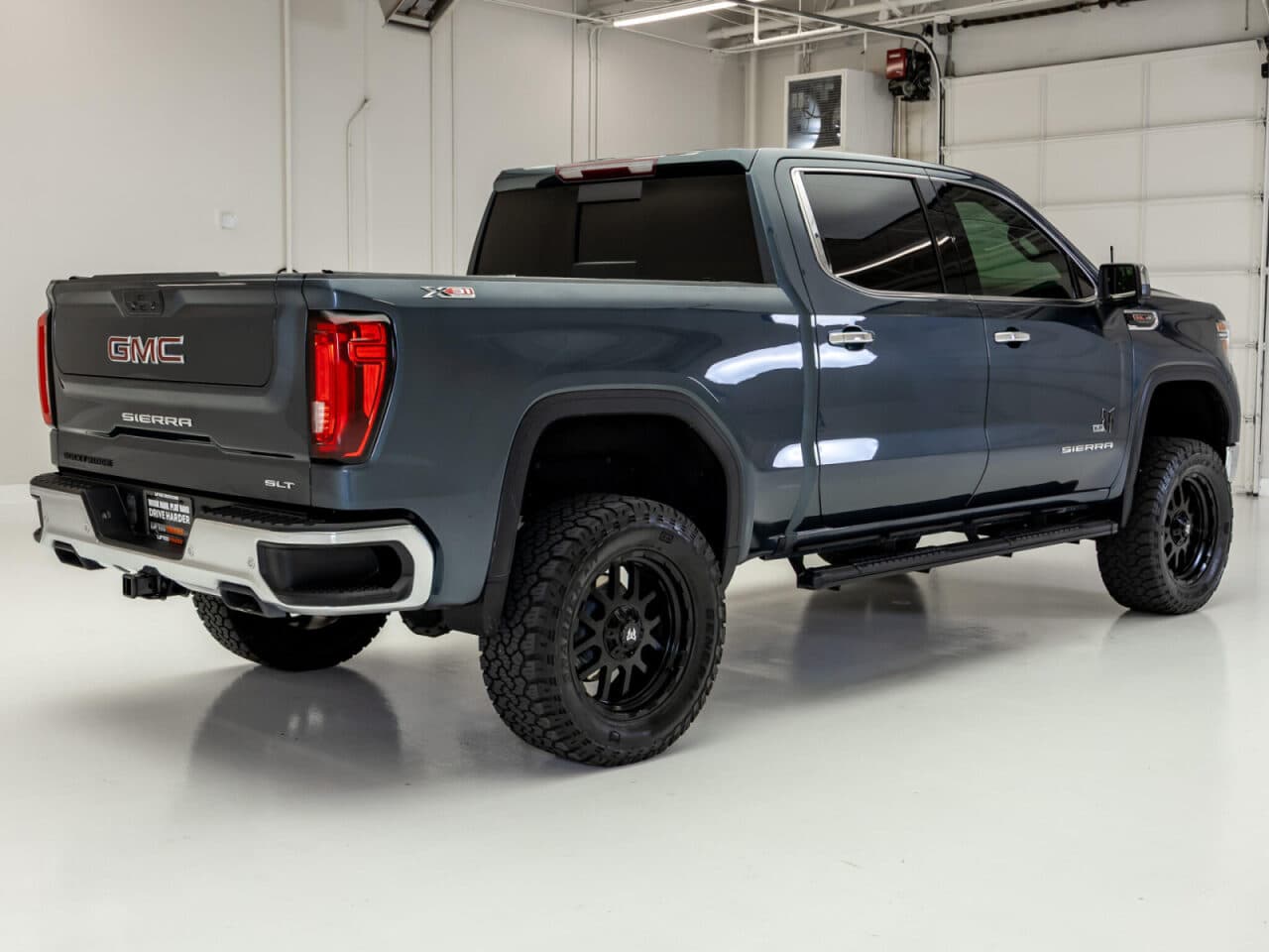 2020 GMC Sierra 1500 SLT — photo 8 of 38