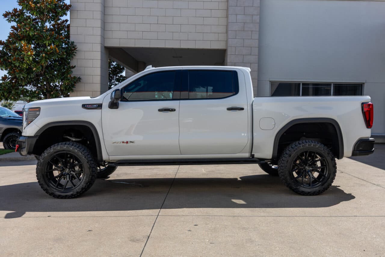 2024 GMC Sierra 1500 AT4X — photo 4 of 40