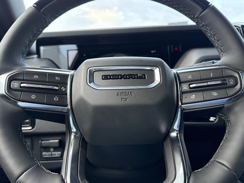 2026 GMC Yukon Denali 4WD — photo 10 of 20