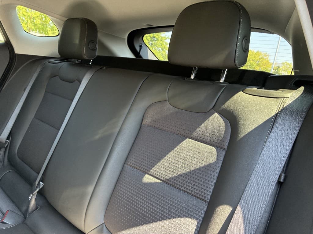2025 Chevrolet Trax LT — photo 10 of 27