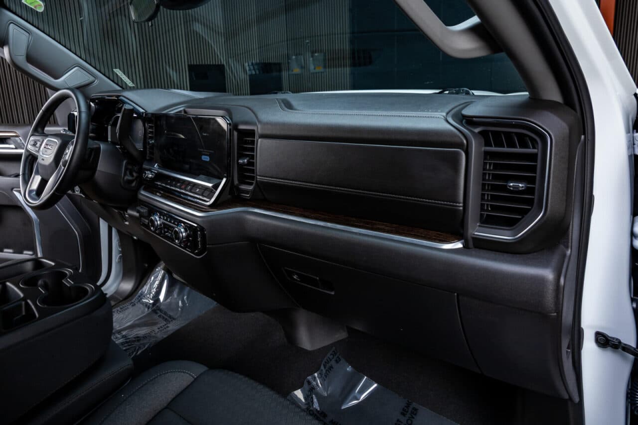 2026 GMC Sierra 1500 Elevation — photo 13 of 36