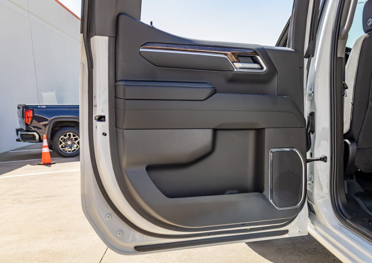 2025 GMC Sierra 1500 Elevation — photo 32 of 35