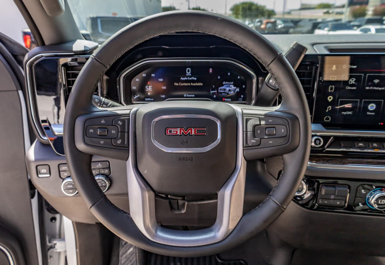 2025 GMC Sierra 1500 Elevation — photo 13 of 35
