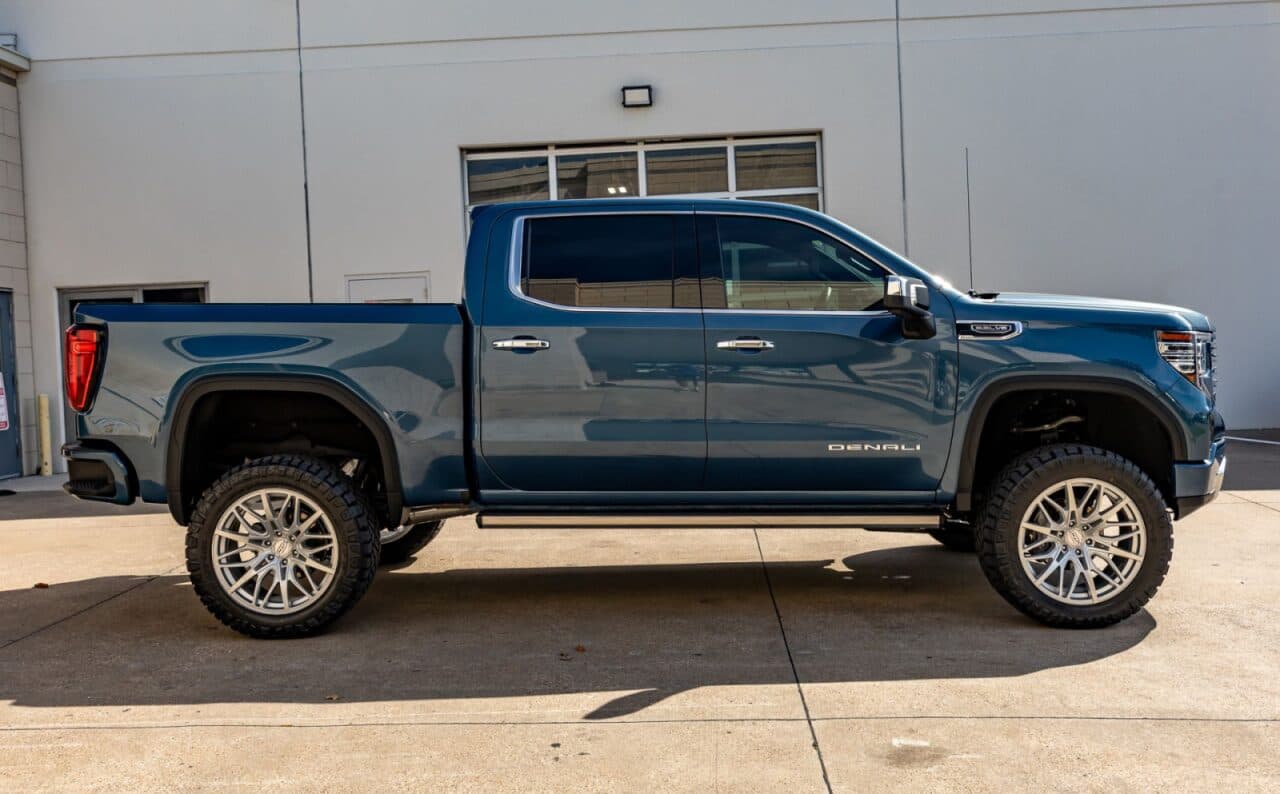 2025 GMC Sierra 1500 Denali — photo 9 of 40