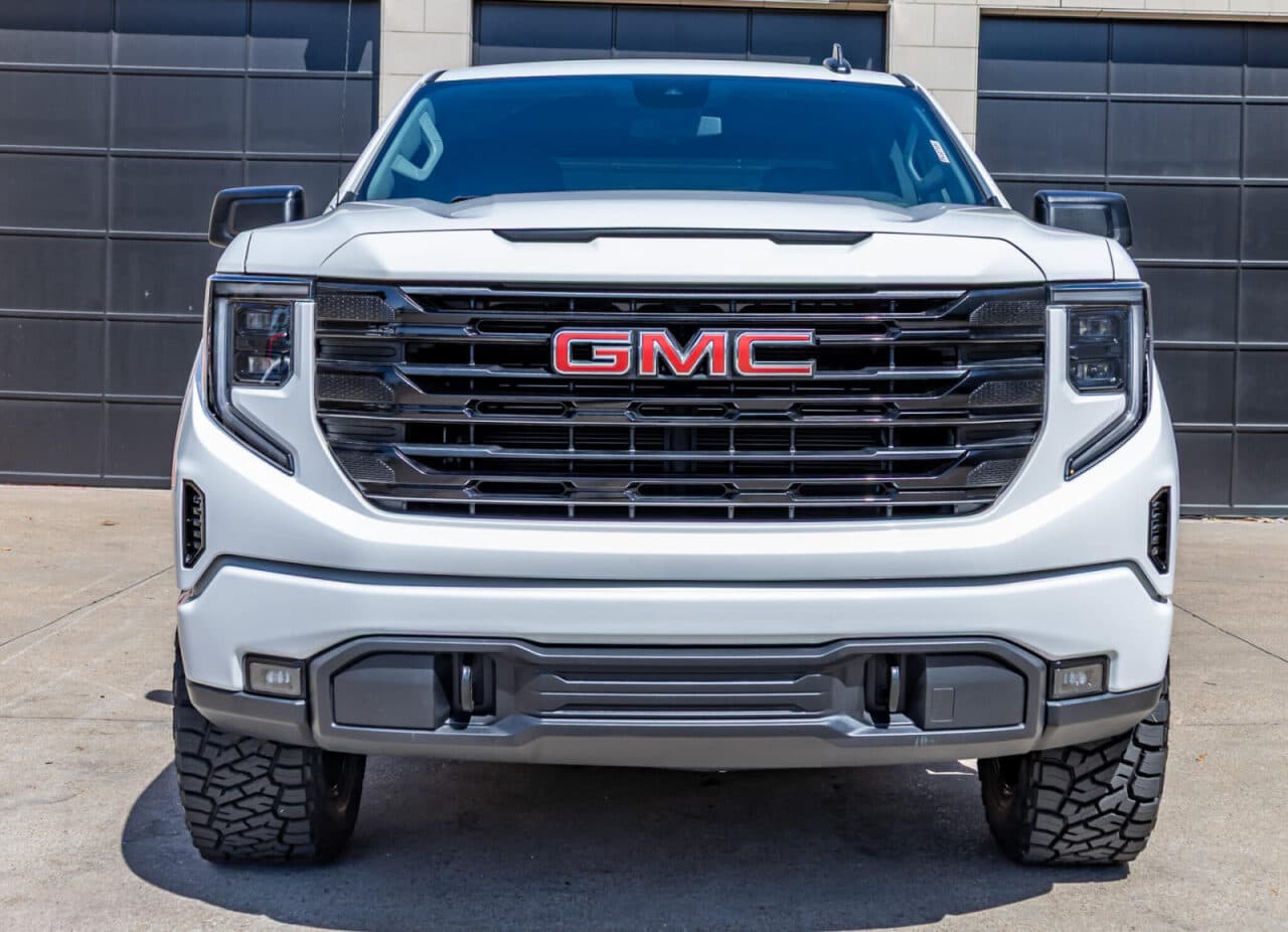 2025 GMC Sierra 1500 Elevation — photo 2 of 35