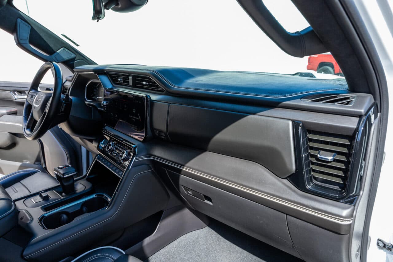 2024 GMC Sierra 1500 AT4X — photo 16 of 40