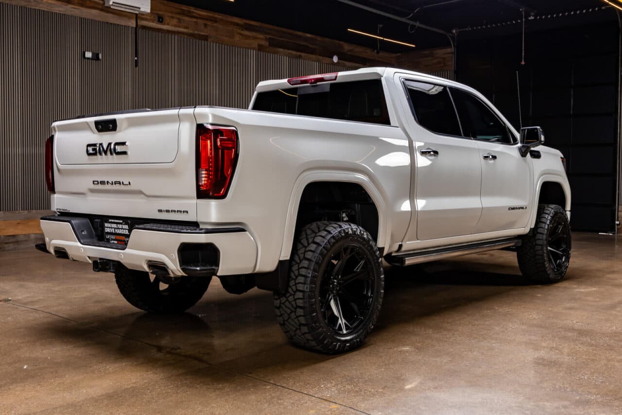 2024 GMC Sierra 1500 Denali Ultimate — photo 8 of 40