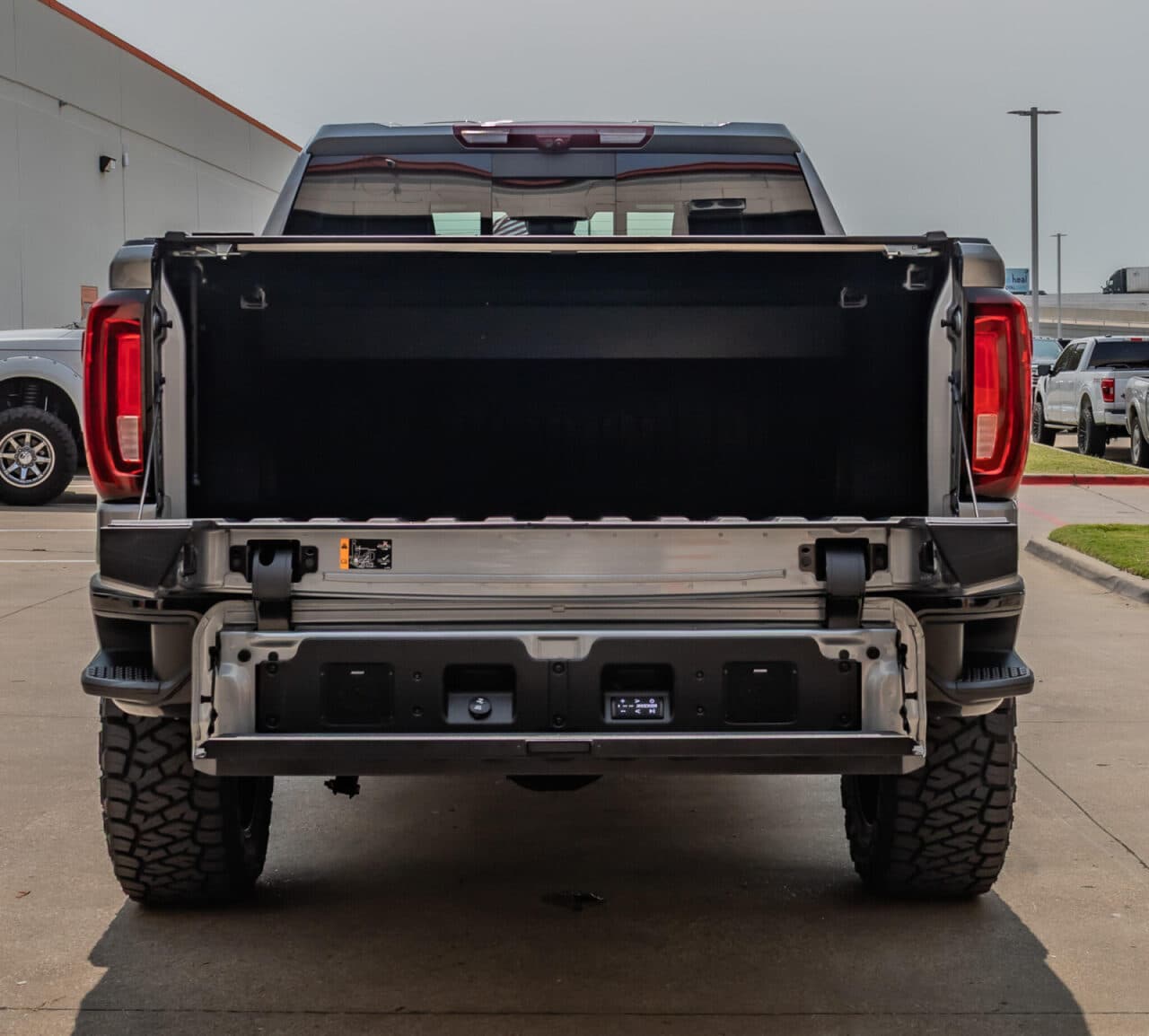2023 GMC Sierra 1500 AT4X — photo 7 of 39