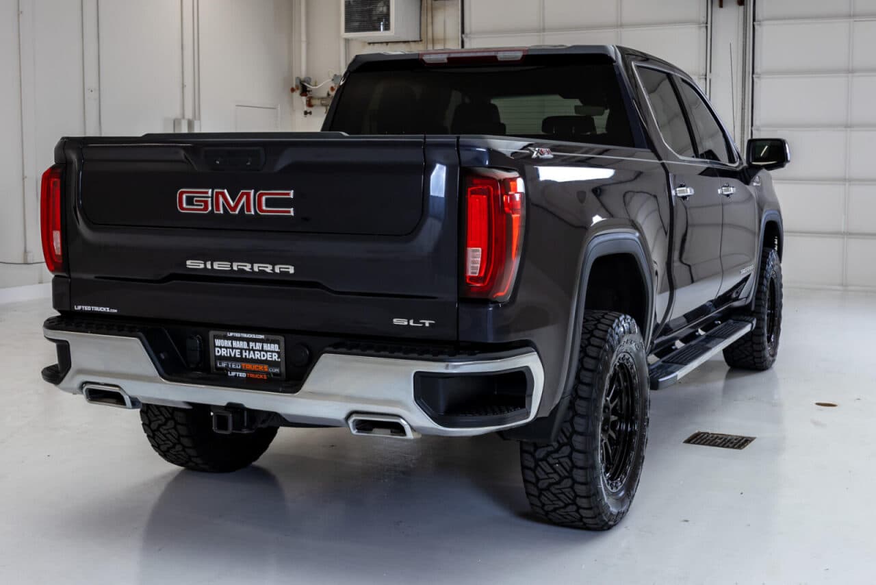 2023 GMC Sierra 1500 SLT — photo 8 of 36
