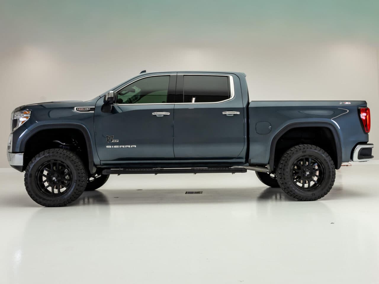 2020 GMC Sierra 1500 SLT — photo 4 of 38
