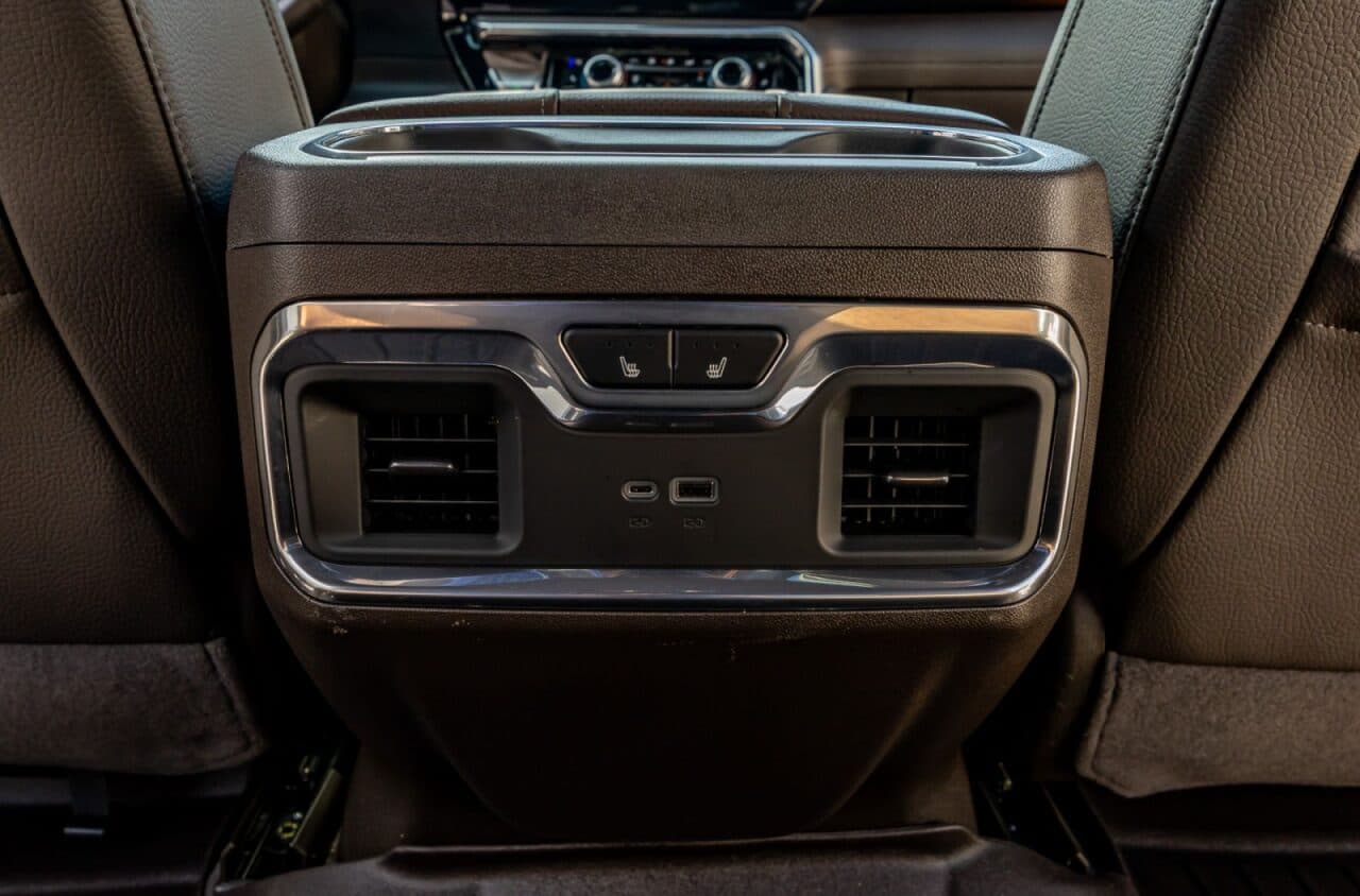 2025 GMC Sierra 1500 Denali — photo 32 of 40