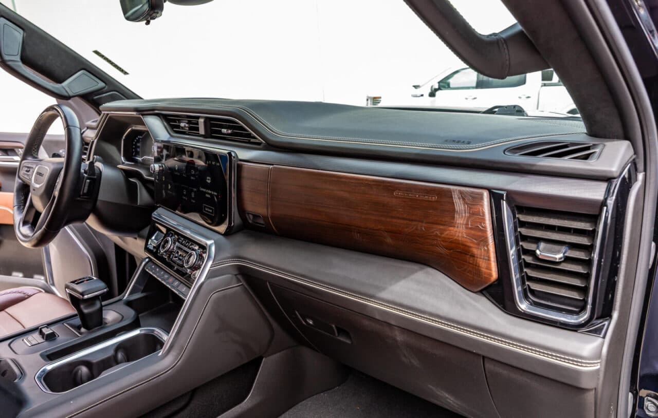 2025 GMC Sierra 1500 Denali Ultimate — photo 16 of 40