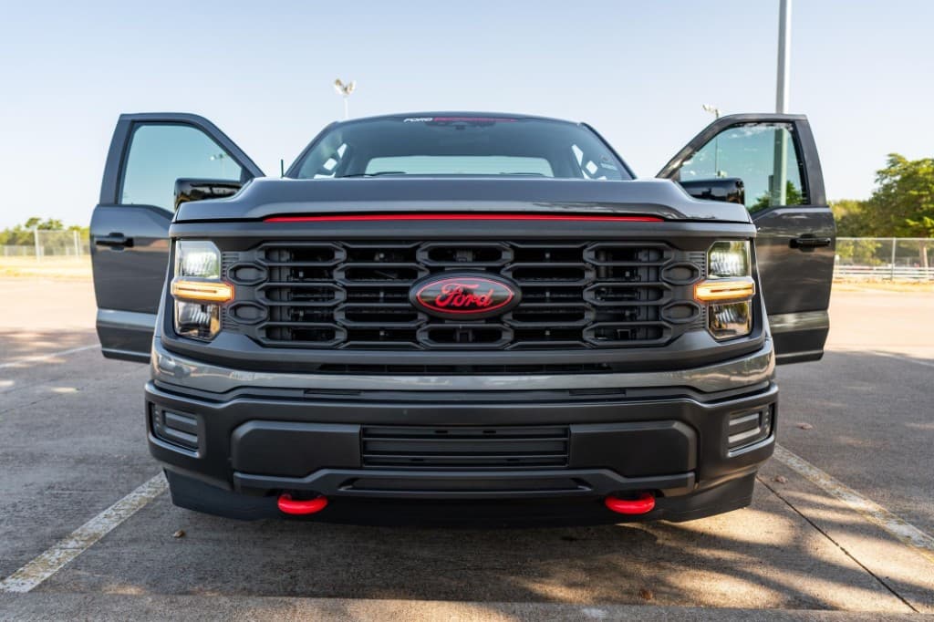 2024 Ford F-150 XL Regular Cab 4x4 — photo 9 of 36