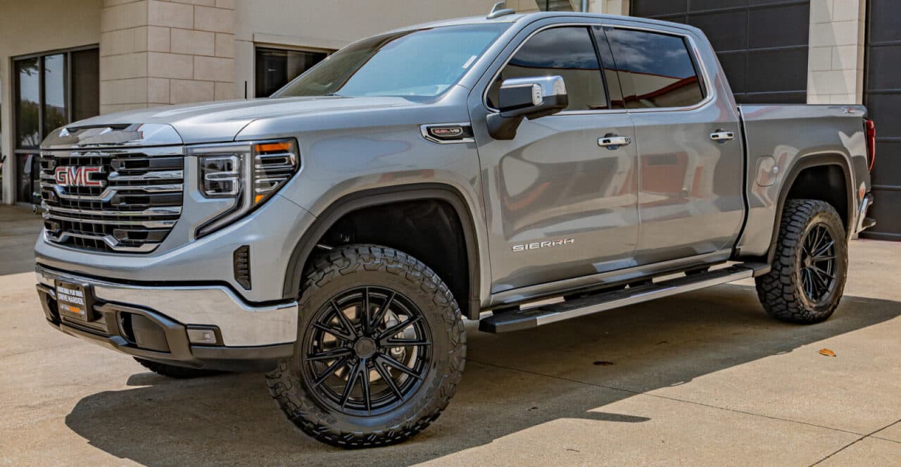 2023 GMC Sierra 1500 SLT — photo 3 of 39