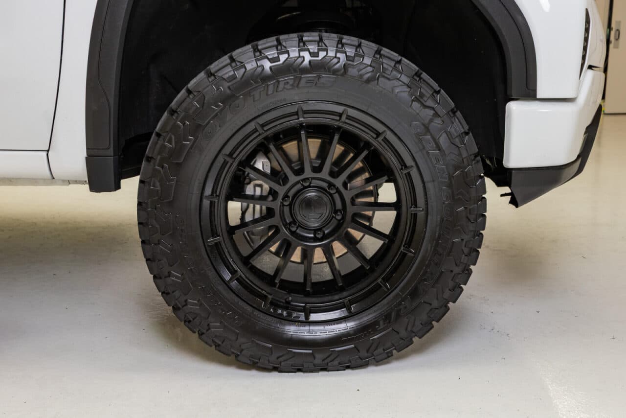 2024 GMC Sierra 1500 Elevation — photo 10 of 38
