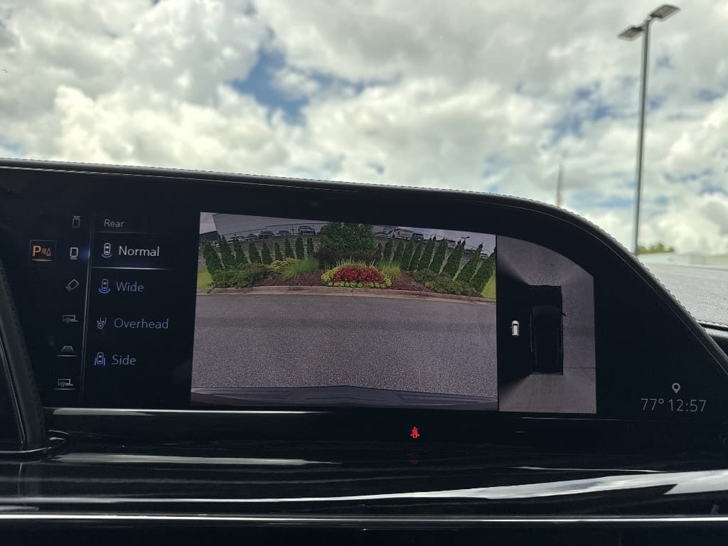 2021 Cadillac Escalade Sport — photo 17 of 32