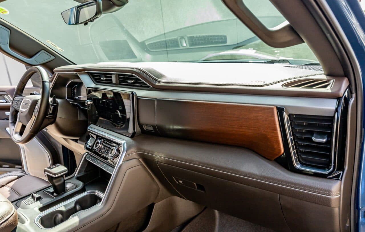2025 GMC Sierra 1500 Denali — photo 16 of 40