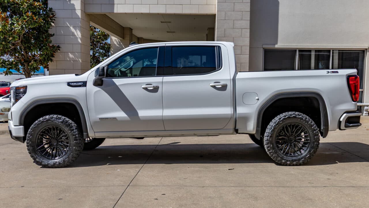 2025 GMC Sierra 1500 Elevation — photo 4 of 35