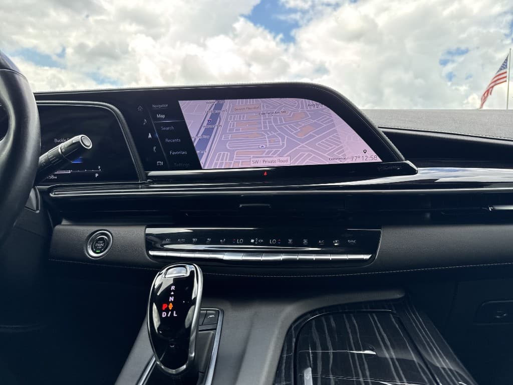 2021 Cadillac Escalade Sport — photo 22 of 32