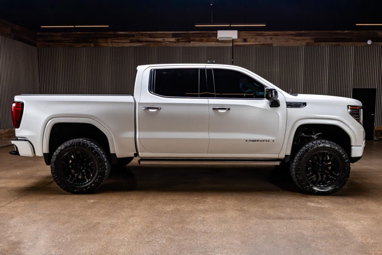 2024 GMC Sierra 1500 Denali Ultimate — photo 9 of 40
