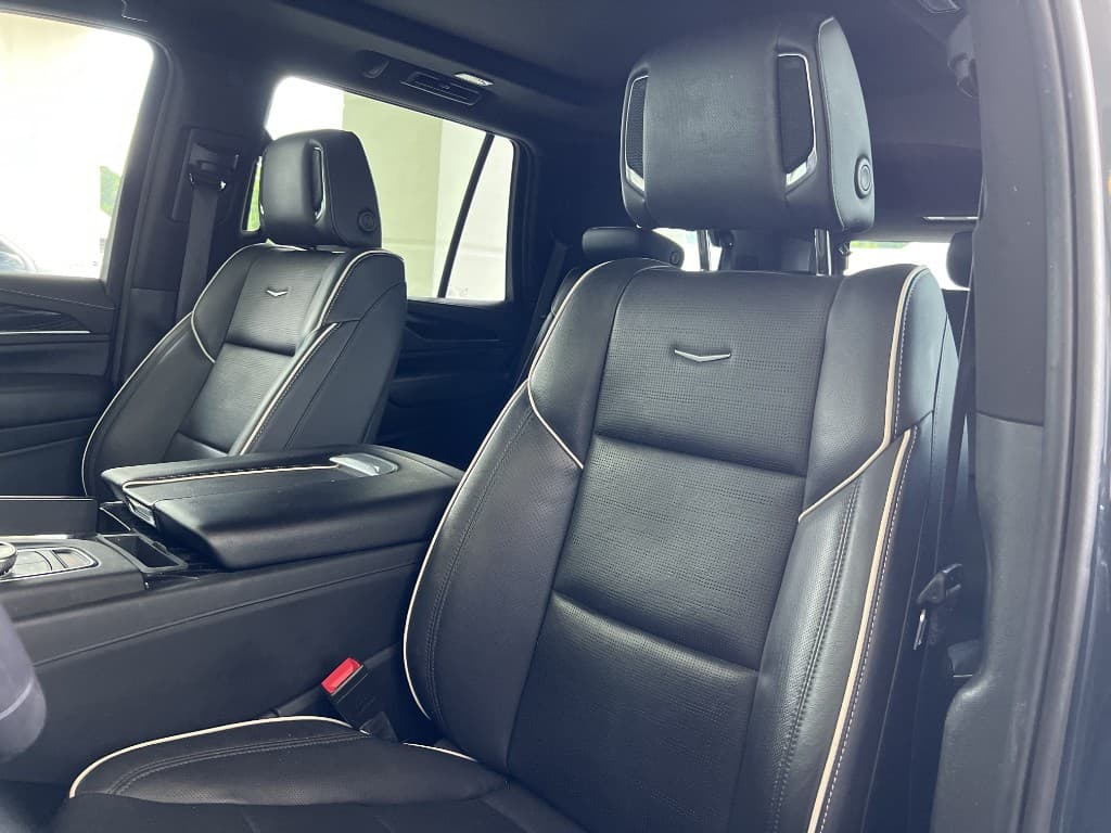 2021 Cadillac Escalade Sport — photo 10 of 27