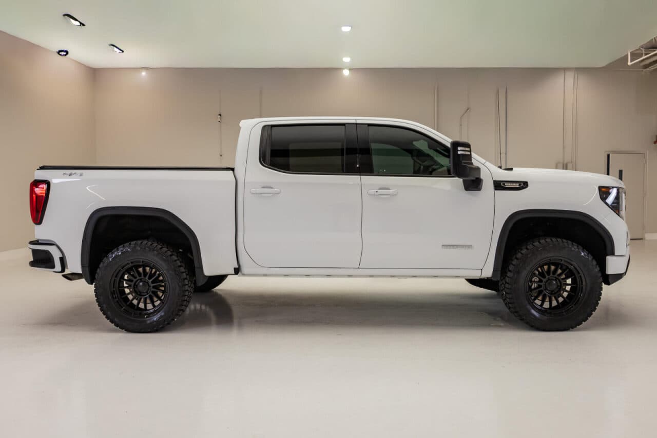 2024 GMC Sierra 1500 Elevation — photo 9 of 38