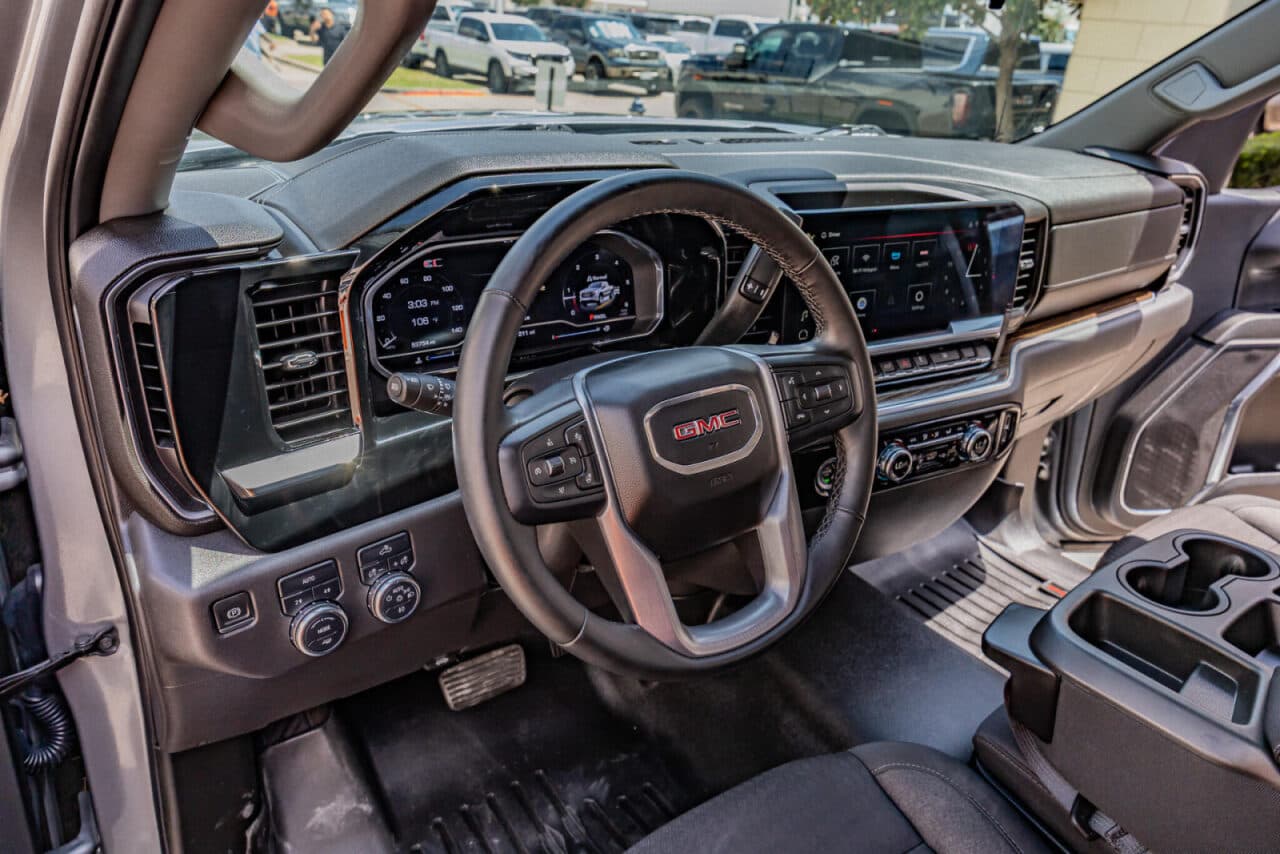 2024 GMC Sierra 1500 Elevation — photo 14 of 38