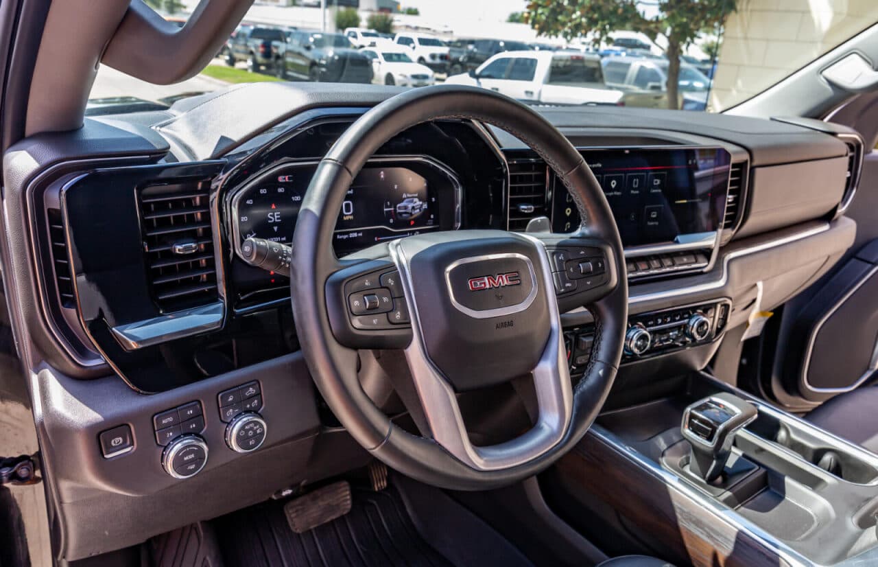 2025 GMC Sierra 1500 SLT — photo 15 of 40