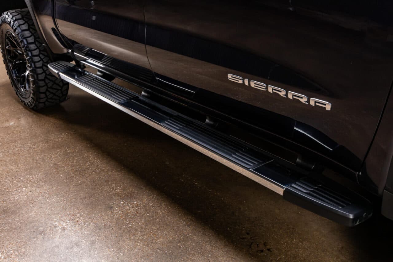 2024 GMC Sierra 1500 SLT — photo 11 of 35