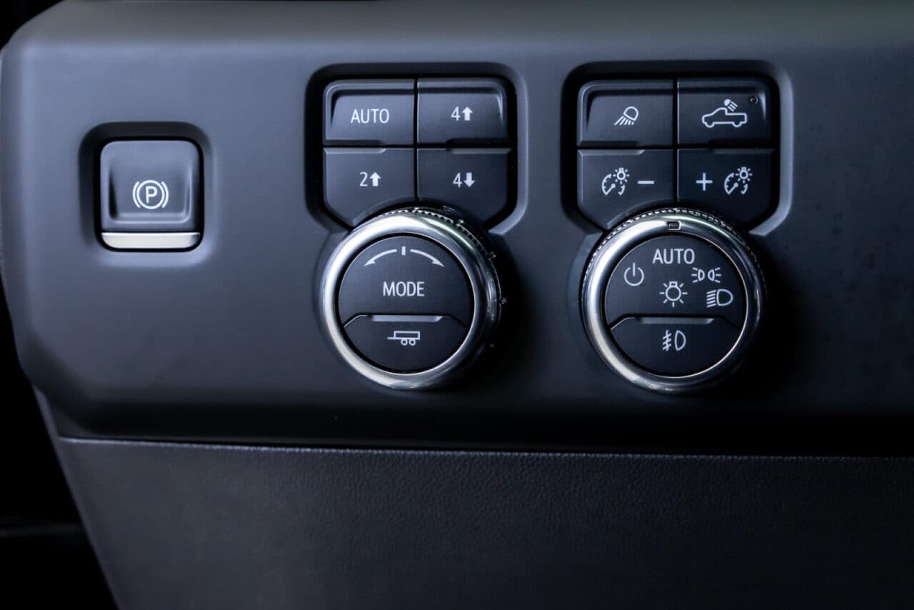 2024 GMC Sierra 1500 AT4X — photo 17 of 37