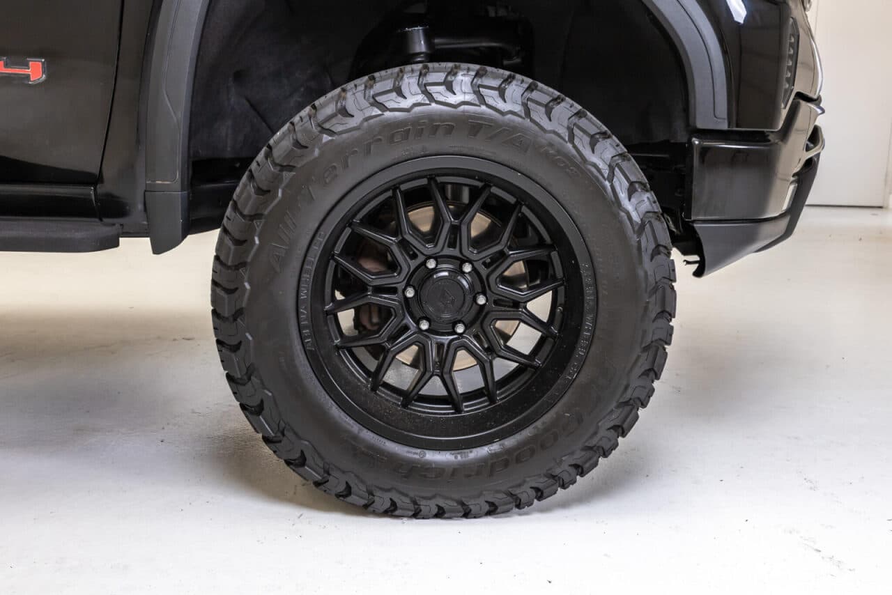 2024 GMC Sierra 1500 AT4 — photo 10 of 40